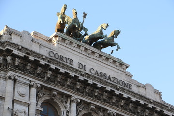 Cassazione: legittimità del licenziamento con email